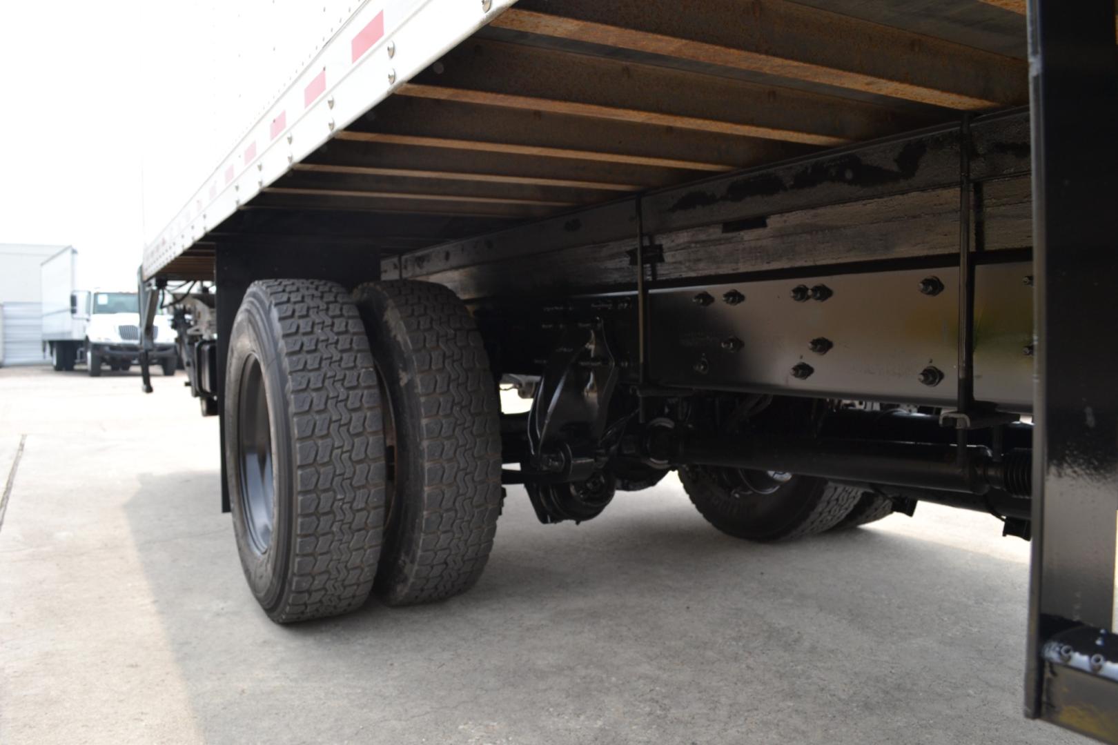 2019 YELLOW /BLACK FREIGHTLINER M2-106 with an CUMMINS B6.7L 240HP engine, ALLISON 2500RDS AUTOMATIC transmission, located at 9172 North Fwy, Houston, TX, 77037, (713) 910-6868, 29.887470, -95.411903 - Photo#7